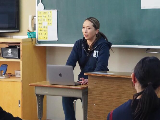 穴水中学校の一年生に職業のお話しをしました