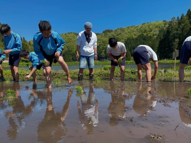 龍屋に修学旅行生が訪れました