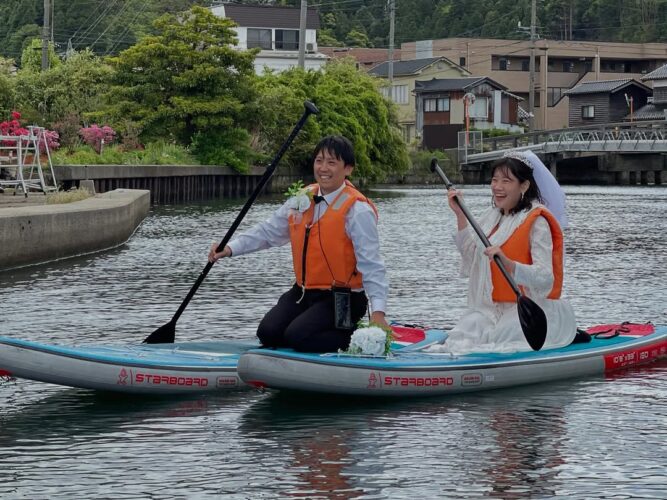 穴水町「水上花嫁道中」SUPで嫁入企画が行われました