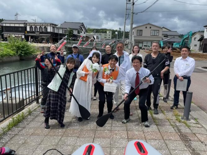 穴水町「水上花嫁道中」SUPで嫁入企画が行われました