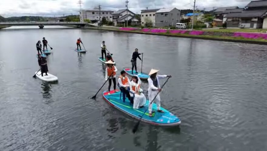 穴水町「水上花嫁道中」SUPで嫁入企画が行われました
