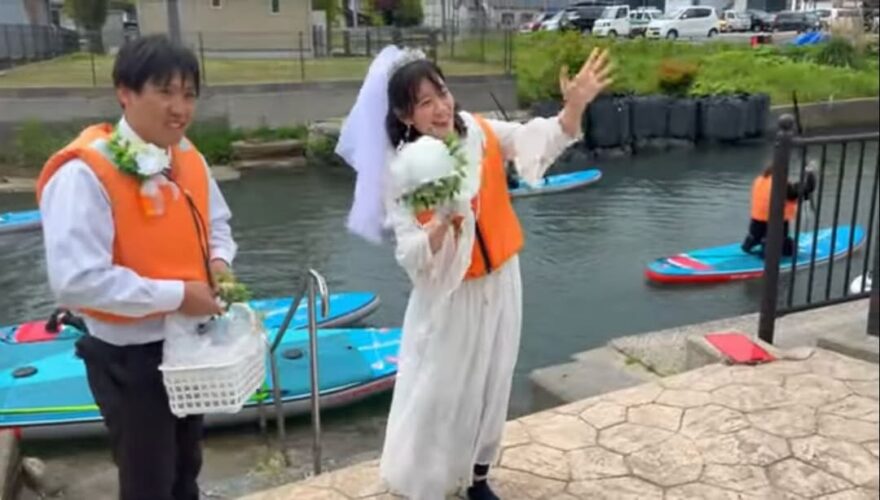 穴水町「水上花嫁道中」SUPで嫁入企画が行われました