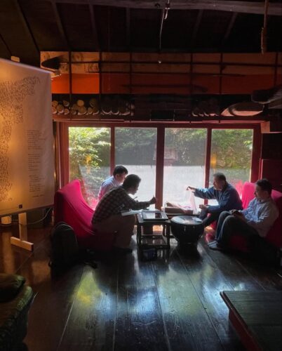 龍屋にて加賀友禅と輪島塗りの作品を展示しています
