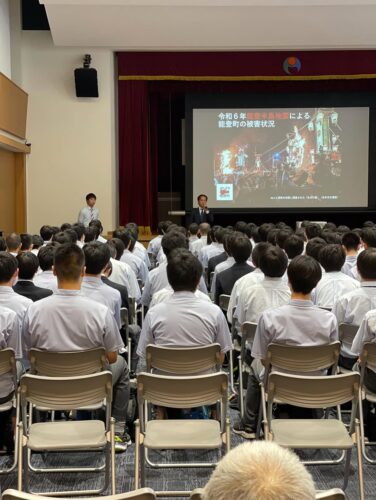 龍屋に昭和鉄道高校の修学旅行生が訪れました