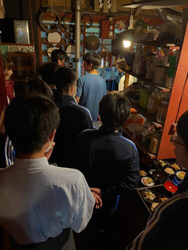 龍屋に昭和鉄道高校の修学旅行生が訪れました