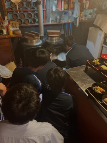 龍屋に昭和鉄道高校の修学旅行生が訪れました