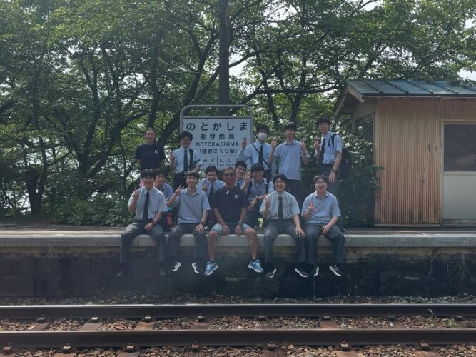 龍屋に昭和鉄道高校の修学旅行生が訪れました