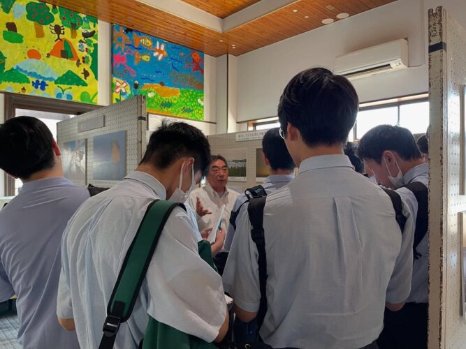 龍屋に昭和鉄道高校の修学旅行生が訪れました