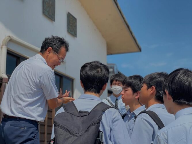 龍屋に昭和鉄道高校の修学旅行生が訪れました
