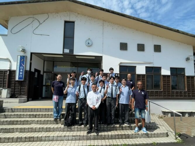 龍屋に昭和鉄道高校の修学旅行生が訪れました