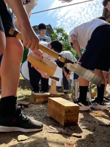 龍屋に昭和鉄道高校の修学旅行生が訪れました
