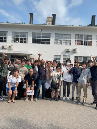 龍屋に昭和鉄道高校の修学旅行生が訪れました