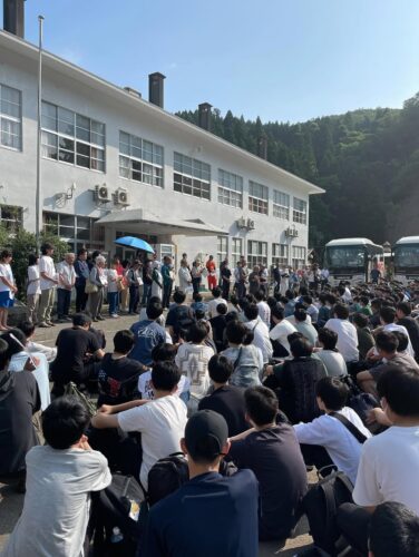 龍屋に昭和鉄道高校の修学旅行生が訪れました