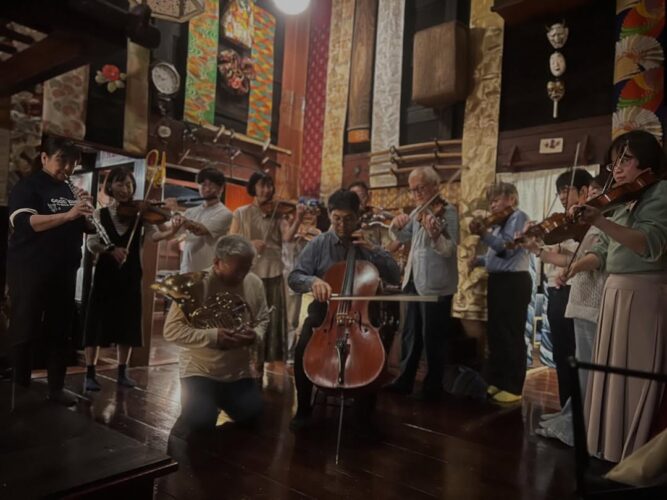龍屋にて風の音楽祭「チームわかな」が、夜の音楽祭を開催しました