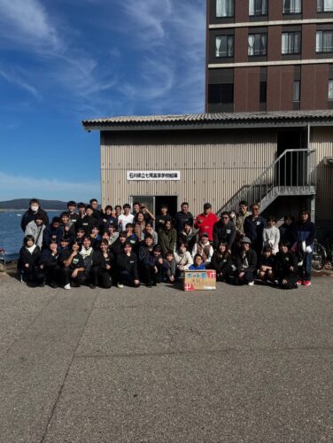 七尾高校ボート部が開催した操艇の体験会をSUPで海上から見守りました